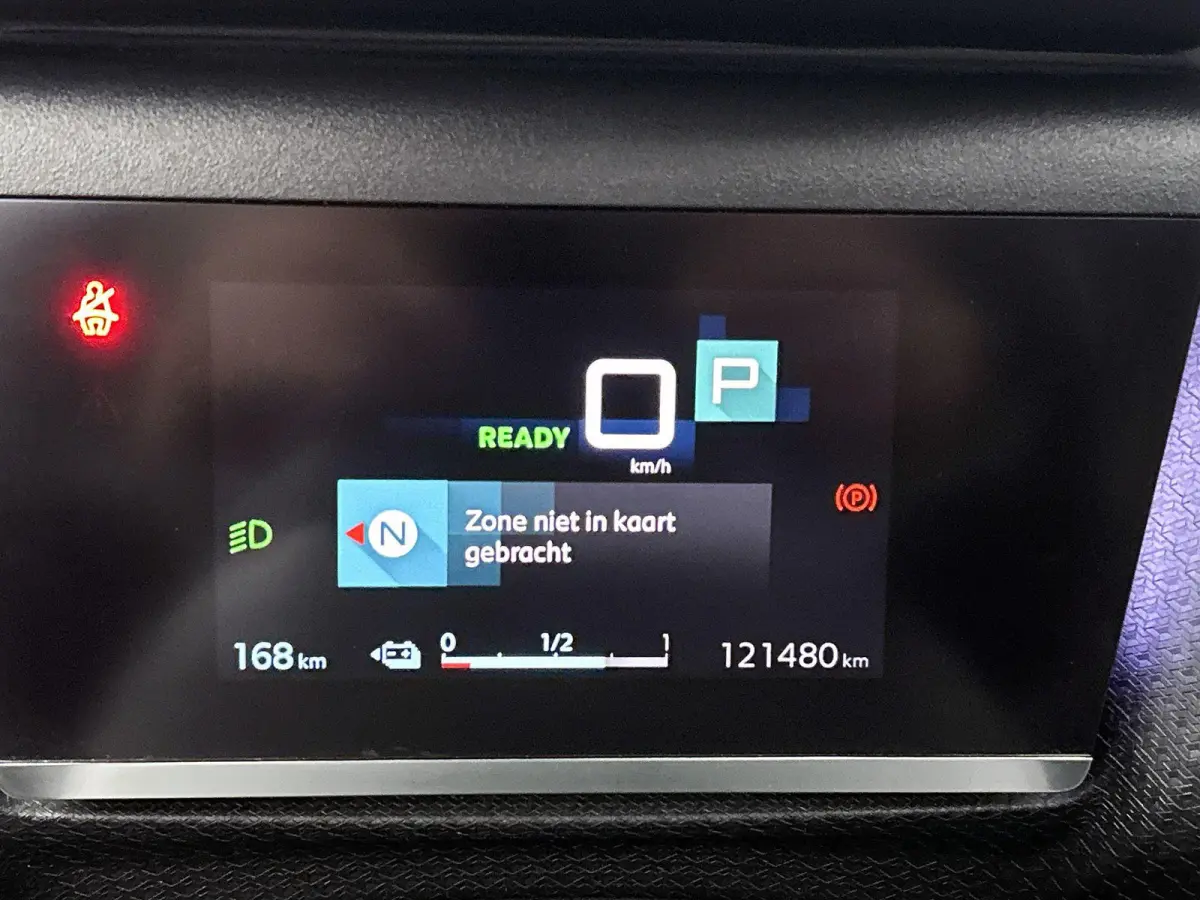 Shine 50 kWh 136pk | Accu 91% | Navigatie | Panoramisch schuif-kanteldak | 360° Camera | Lederen comfortstoel elektrisch+verwarmd+massage | Climate Control | Adaptieve Cruise Control | Full