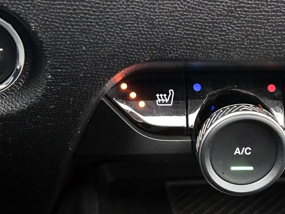 Shine 50 kWh 136pk | Accu 91% | Navigatie | Panoramisch schuif-kanteldak | 360° Camera | Lederen comfortstoel elektrisch+verwarmd+massage | Climate Control | Adaptieve Cruise Control | Full