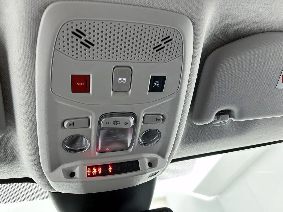 Shine 50 kWh 136pk | Accu 91% | Navigatie | Panoramisch schuif-kanteldak | 360° Camera | Lederen comfortstoel elektrisch+verwarmd+massage | Climate Control | Adaptieve Cruise Control | Full