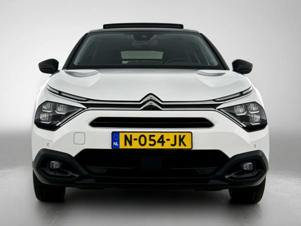 Shine 50 kWh 136pk | Accu 91% | Navigatie | Panoramisch schuif-kanteldak | 360° Camera | Lederen comfortstoel elektrisch+verwarmd+massage | Climate Control | Adaptieve Cruise Control | Full