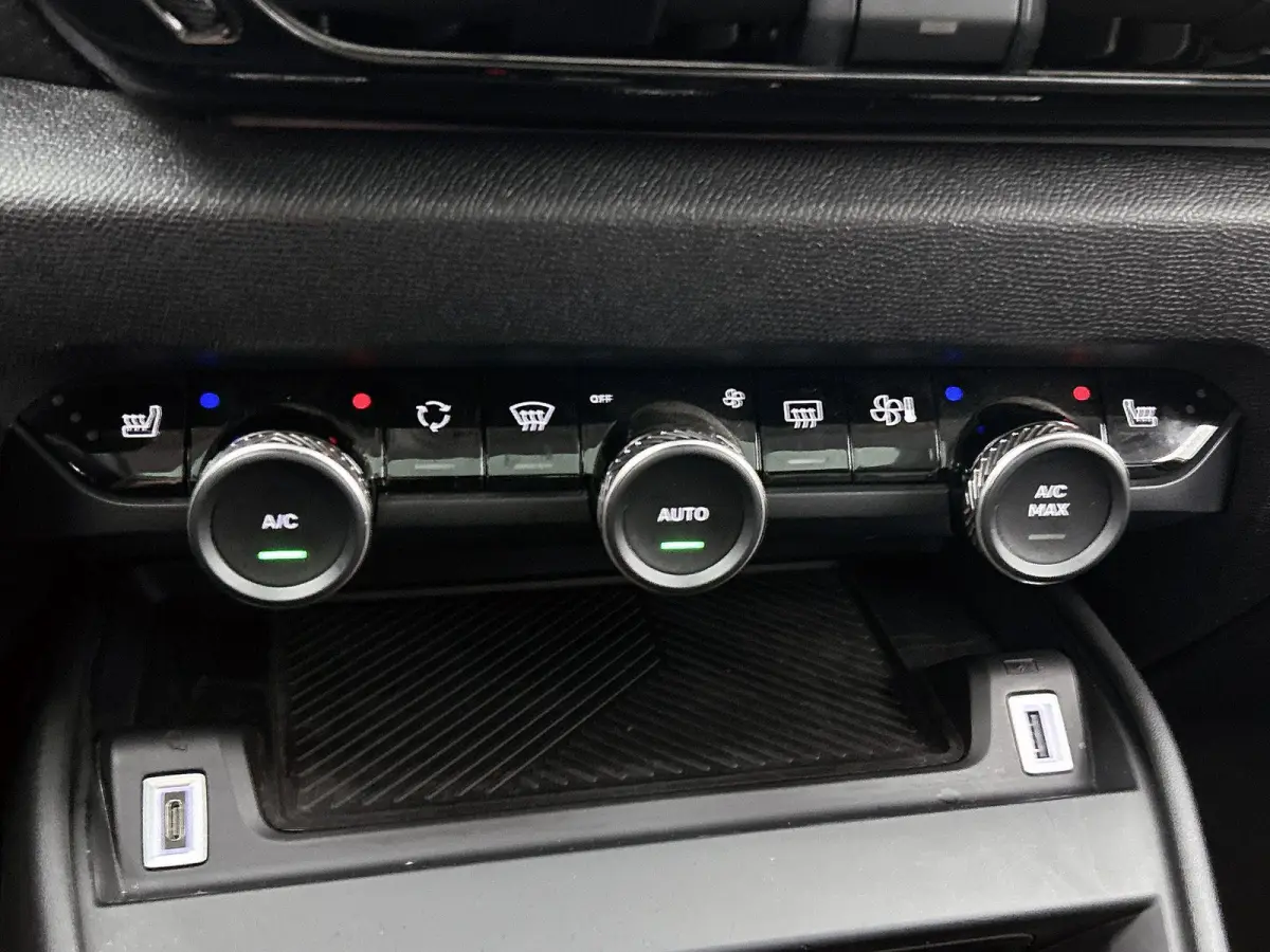 Shine 50 kWh 136pk | Accu 91% | Navigatie | Panoramisch schuif-kanteldak | 360° Camera | Lederen comfortstoel elektrisch+verwarmd+massage | Climate Control | Adaptieve Cruise Control | Full