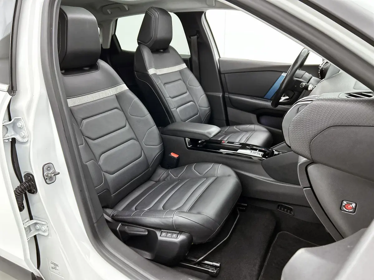 Shine 50 kWh 136pk | Accu 91% | Navigatie | Panoramisch schuif-kanteldak | 360° Camera | Lederen comfortstoel elektrisch+verwarmd+massage | Climate Control | Adaptieve Cruise Control | Full