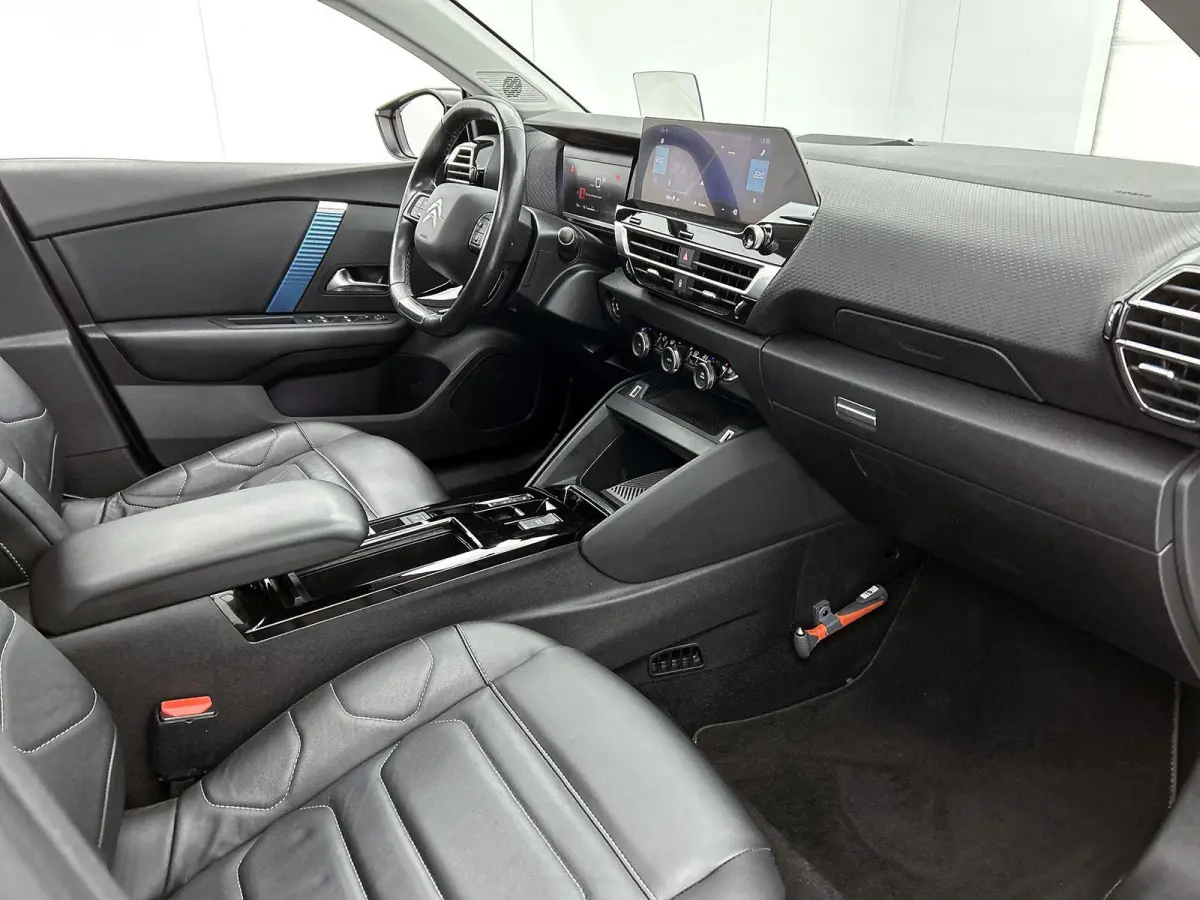 Shine 50 kWh 136pk | Accu 91% | Navigatie | Panoramisch schuif-kanteldak | 360° Camera | Lederen comfortstoel elektrisch+verwarmd+massage | Climate Control | Adaptieve Cruise Control | Full
