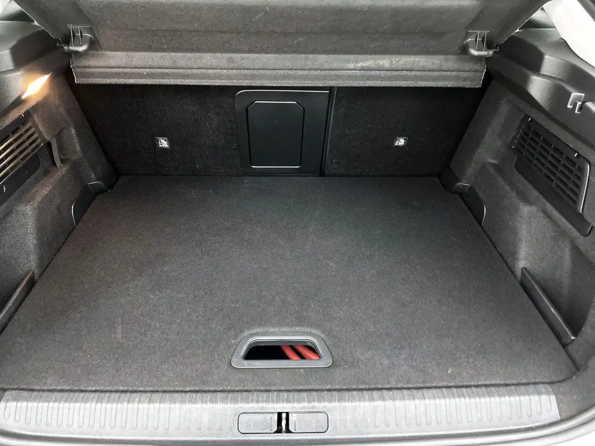 Shine 50 kWh 136pk | Accu 91% | Navigatie | Panoramisch schuif-kanteldak | 360° Camera | Lederen comfortstoel elektrisch+verwarmd+massage | Climate Control | Adaptieve Cruise Control | Full