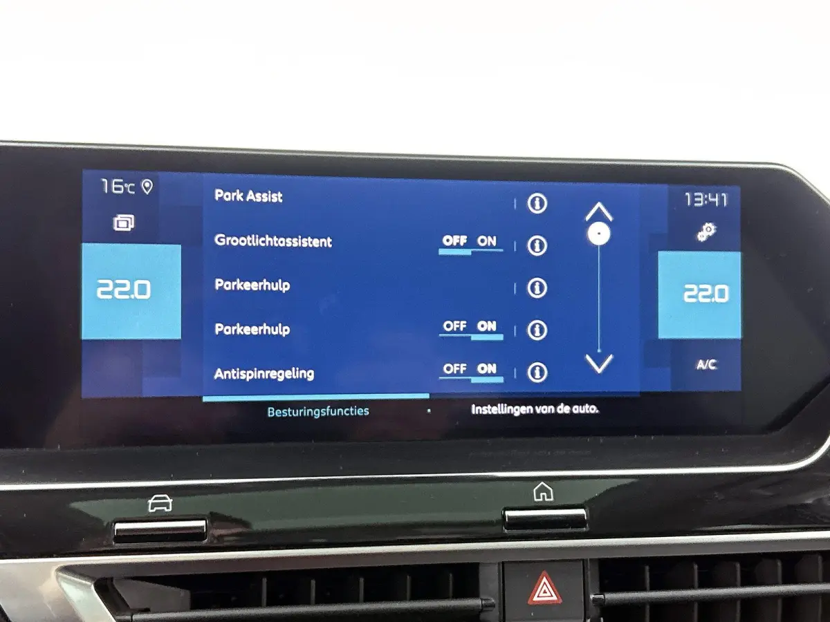 Shine 50 kWh 136pk | Accu 91% | Navigatie | Panoramisch schuif-kanteldak | 360° Camera | Lederen comfortstoel elektrisch+verwarmd+massage | Climate Control | Adaptieve Cruise Control | Full
