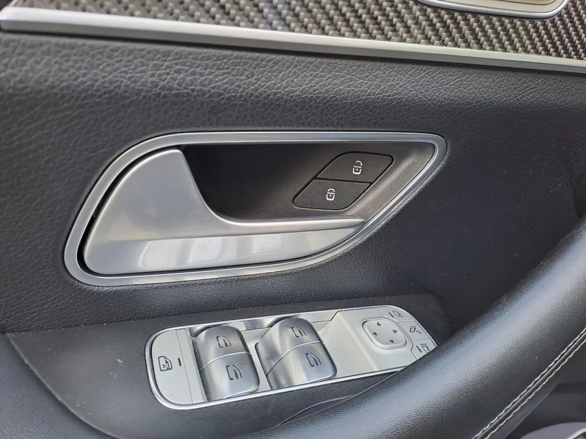 350 e 4MATIC Premium Plus | SOH 98% | BURMESTER AUDIO | LUCHTVERING | PANORAMA- SCHUIFDAK | ELEKTRISCHE STOELEN MET MEMORY | CARBON INTERIEUR AFWERKING | LEER | APPLE CARPLAY / ANDROID AUTO 
