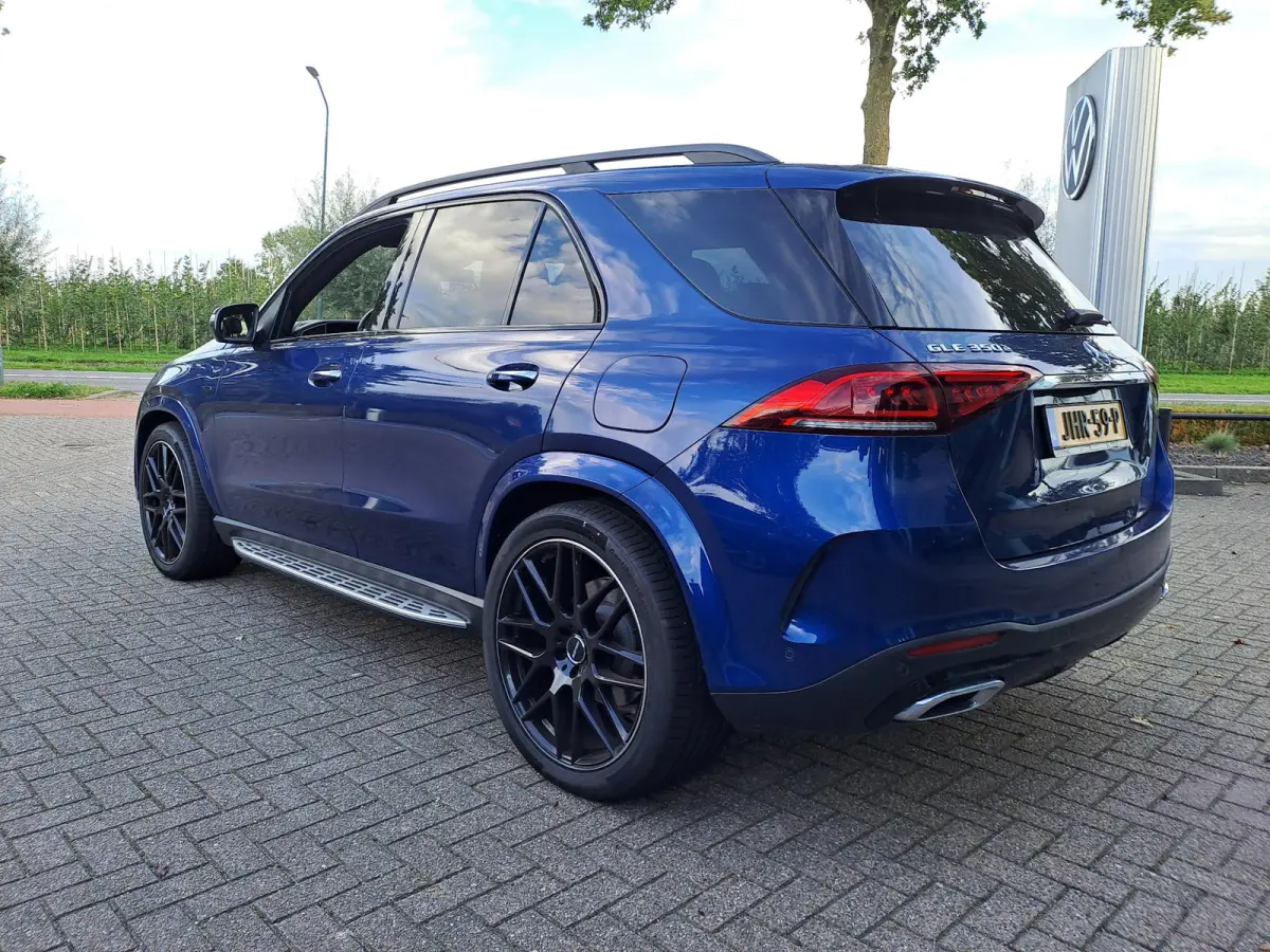 350 e 4MATIC Premium Plus | SOH 98% | BURMESTER AUDIO | LUCHTVERING | PANORAMA- SCHUIFDAK | ELEKTRISCHE STOELEN MET MEMORY | CARBON INTERIEUR AFWERKING | LEER | APPLE CARPLAY / ANDROID AUTO 