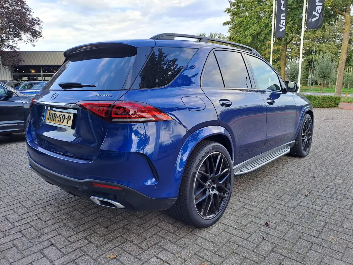 350 e 4MATIC Premium Plus | SOH 98% | BURMESTER AUDIO | LUCHTVERING | PANORAMA- SCHUIFDAK | ELEKTRISCHE STOELEN MET MEMORY | CARBON INTERIEUR AFWERKING | LEER | APPLE CARPLAY / ANDROID AUTO 