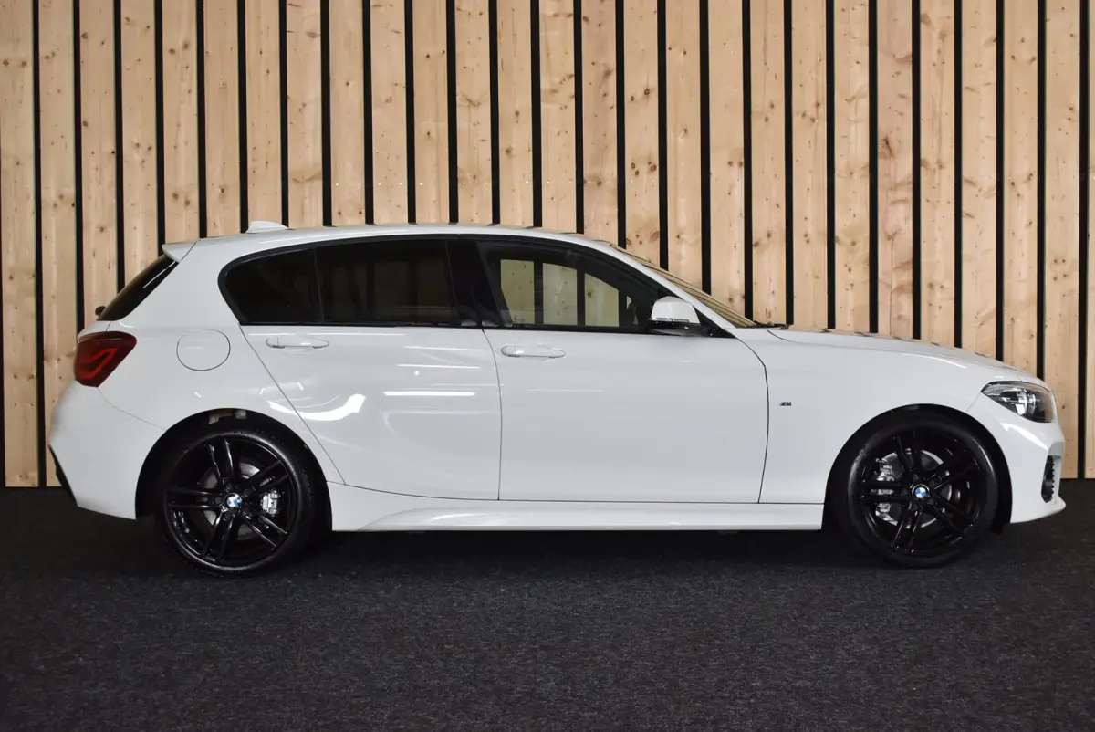 118i Executive M Sport 107dkm Leer LED Automaat NL-auto 18"4S Clima Stoelverw. + Nwe APK