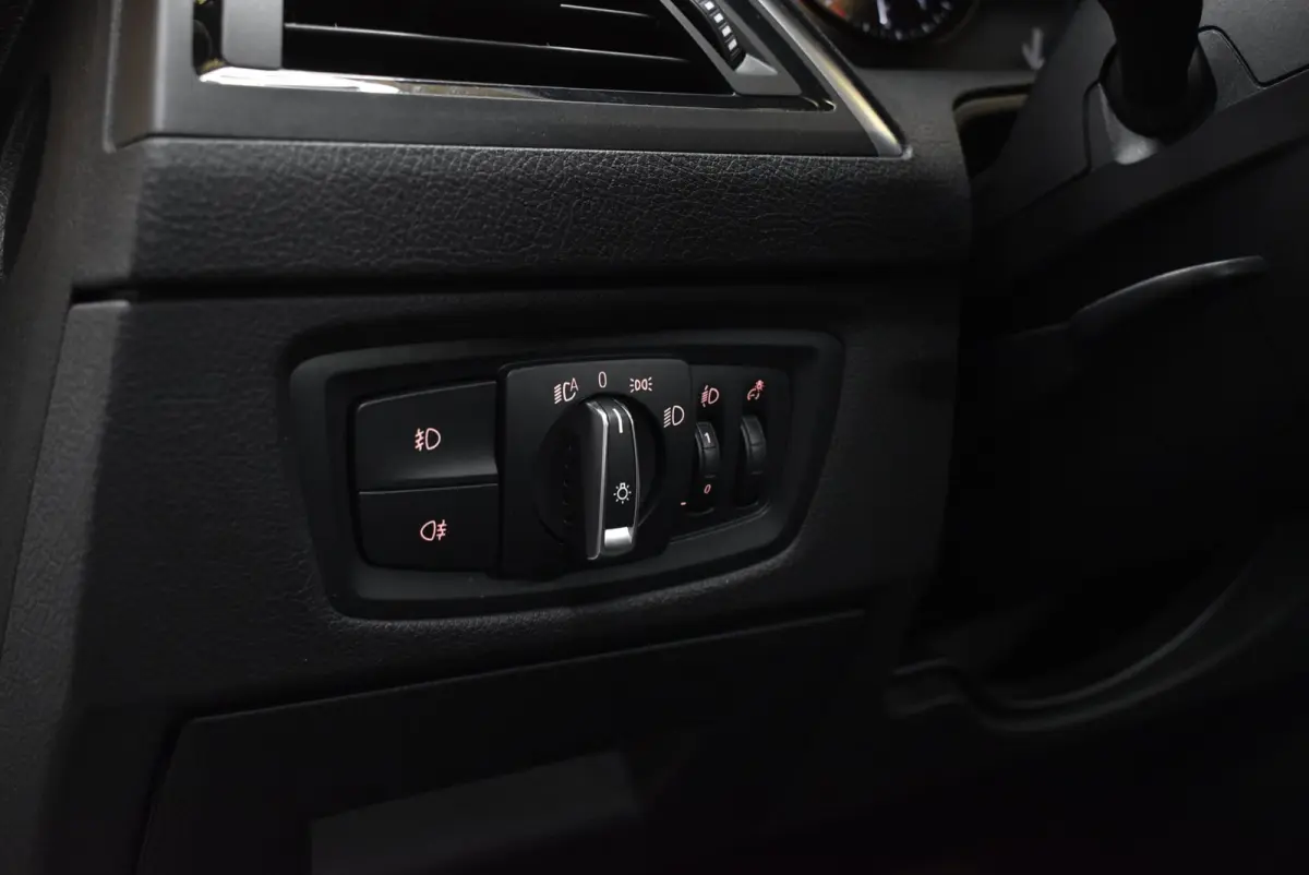 118i Executive M Sport 107dkm Leer LED Automaat NL-auto 18"4S Clima Stoelverw. + Nwe APK