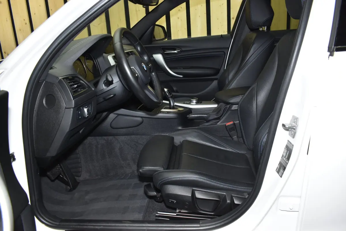 118i Executive M Sport 107dkm Leer LED Automaat NL-auto 18"4S Clima Stoelverw. + Nwe APK
