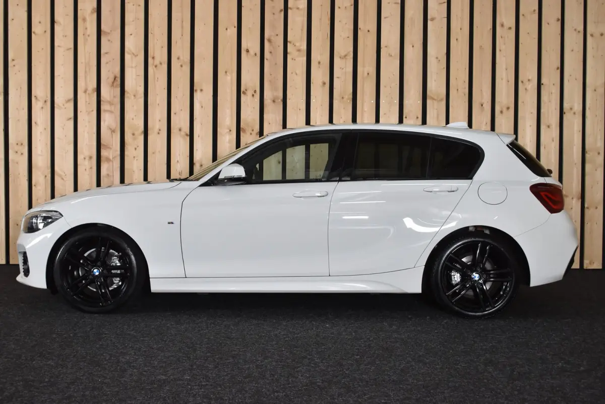 118i Executive M Sport 107dkm Leer LED Automaat NL-auto 18"4S Clima Stoelverw. + Nwe APK