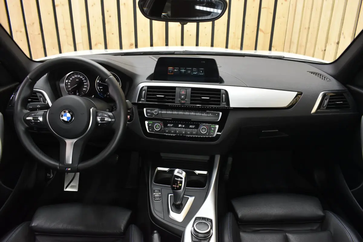 118i Executive M Sport 107dkm Leer LED Automaat NL-auto 18"4S Clima Stoelverw. + Nwe APK
