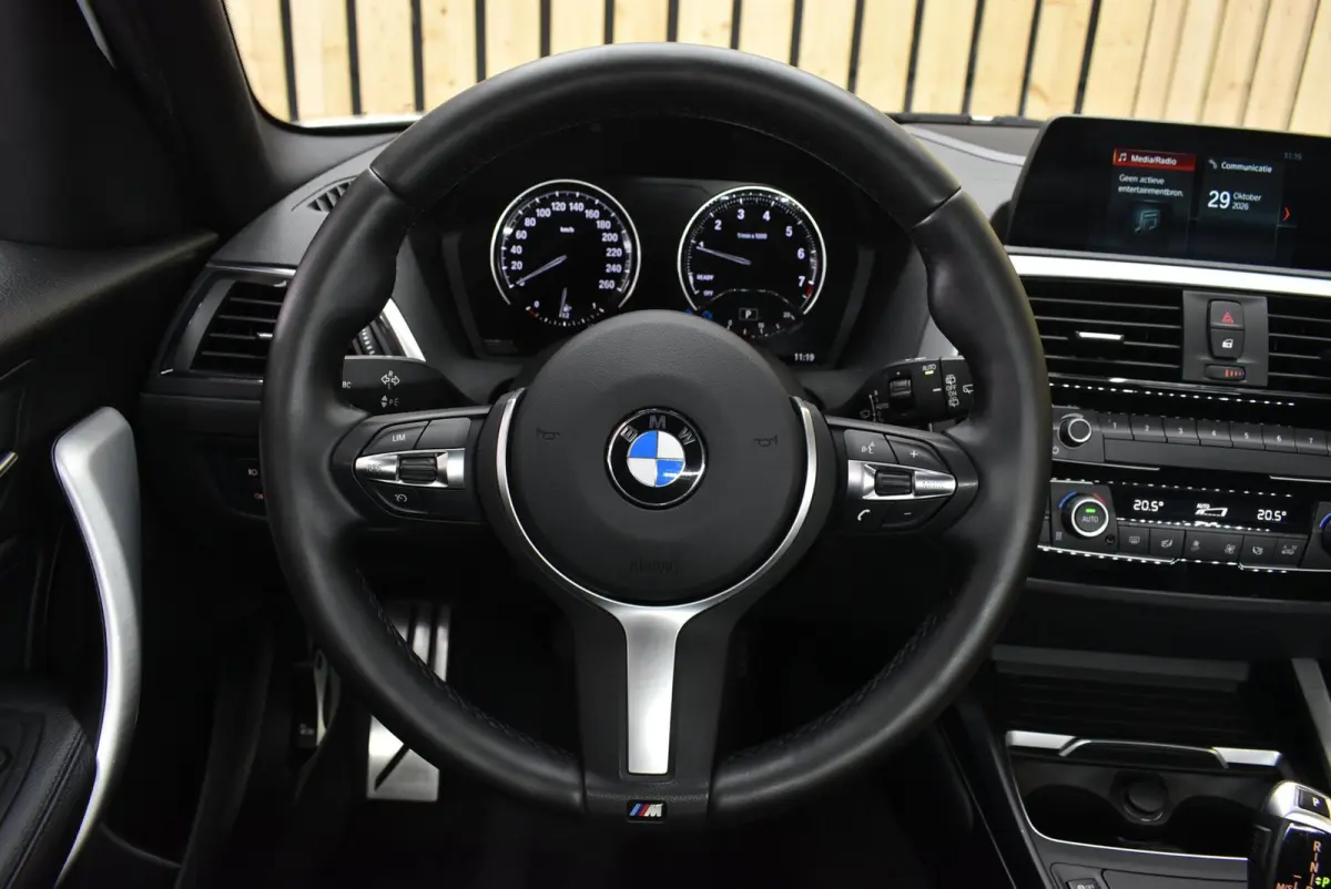 118i Executive M Sport 107dkm Leer LED Automaat NL-auto 18"4S Clima Stoelverw. + Nwe APK