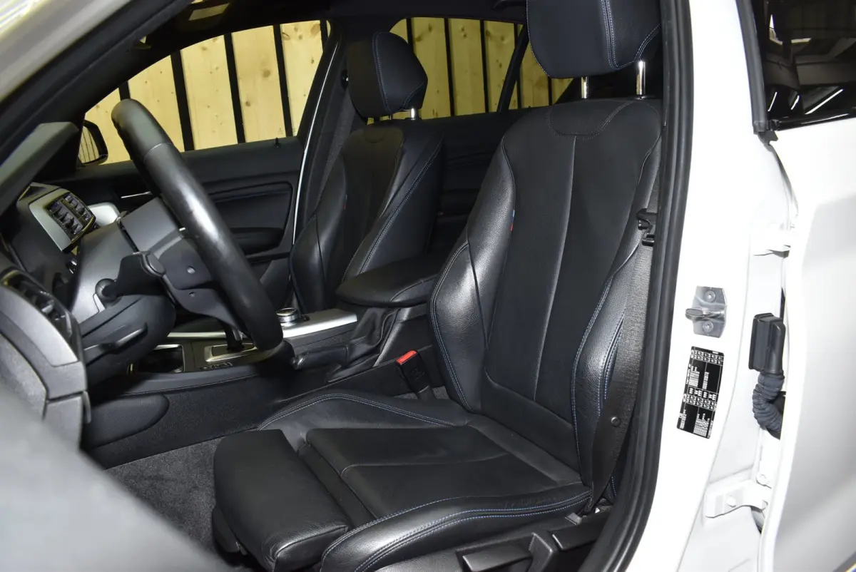 118i Executive M Sport 107dkm Leer LED Automaat NL-auto 18"4S Clima Stoelverw. + Nwe APK