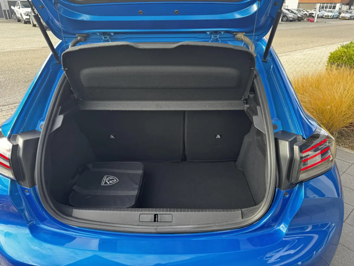 E-Style - STOELVERWARMING - APPLE CARPLAY/ANDROID AUTO - PARKEERSENSOREN