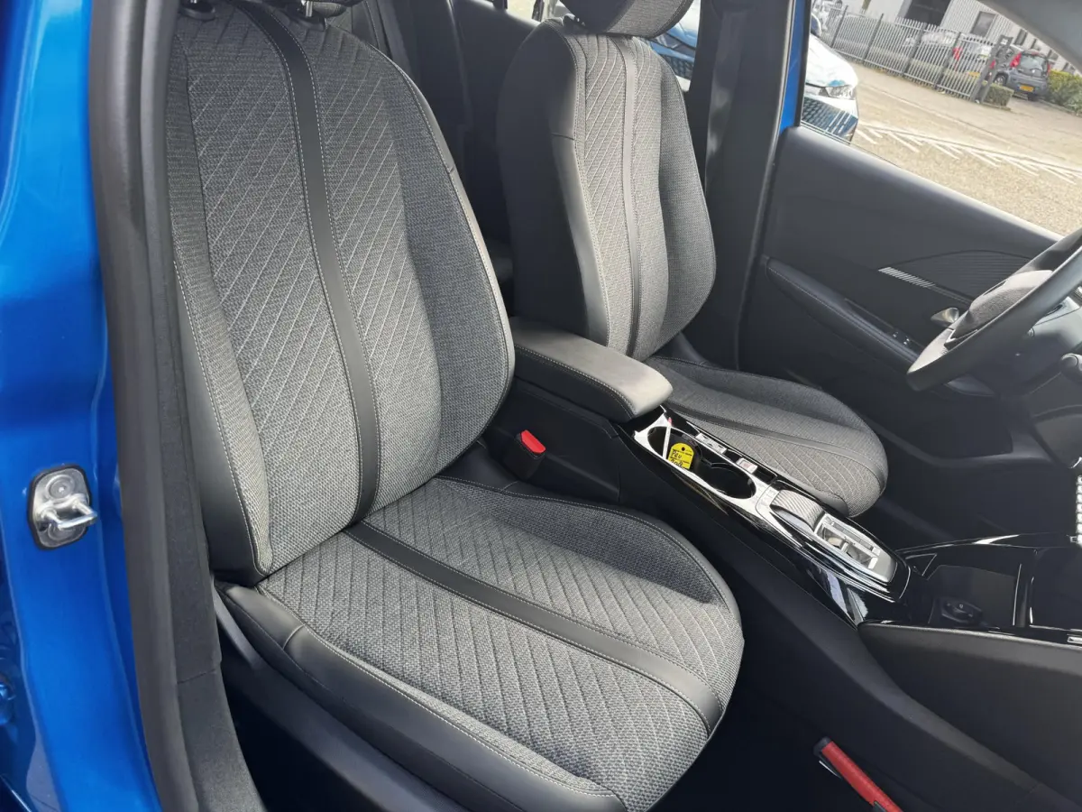 E-Style - STOELVERWARMING - APPLE CARPLAY/ANDROID AUTO - PARKEERSENSOREN