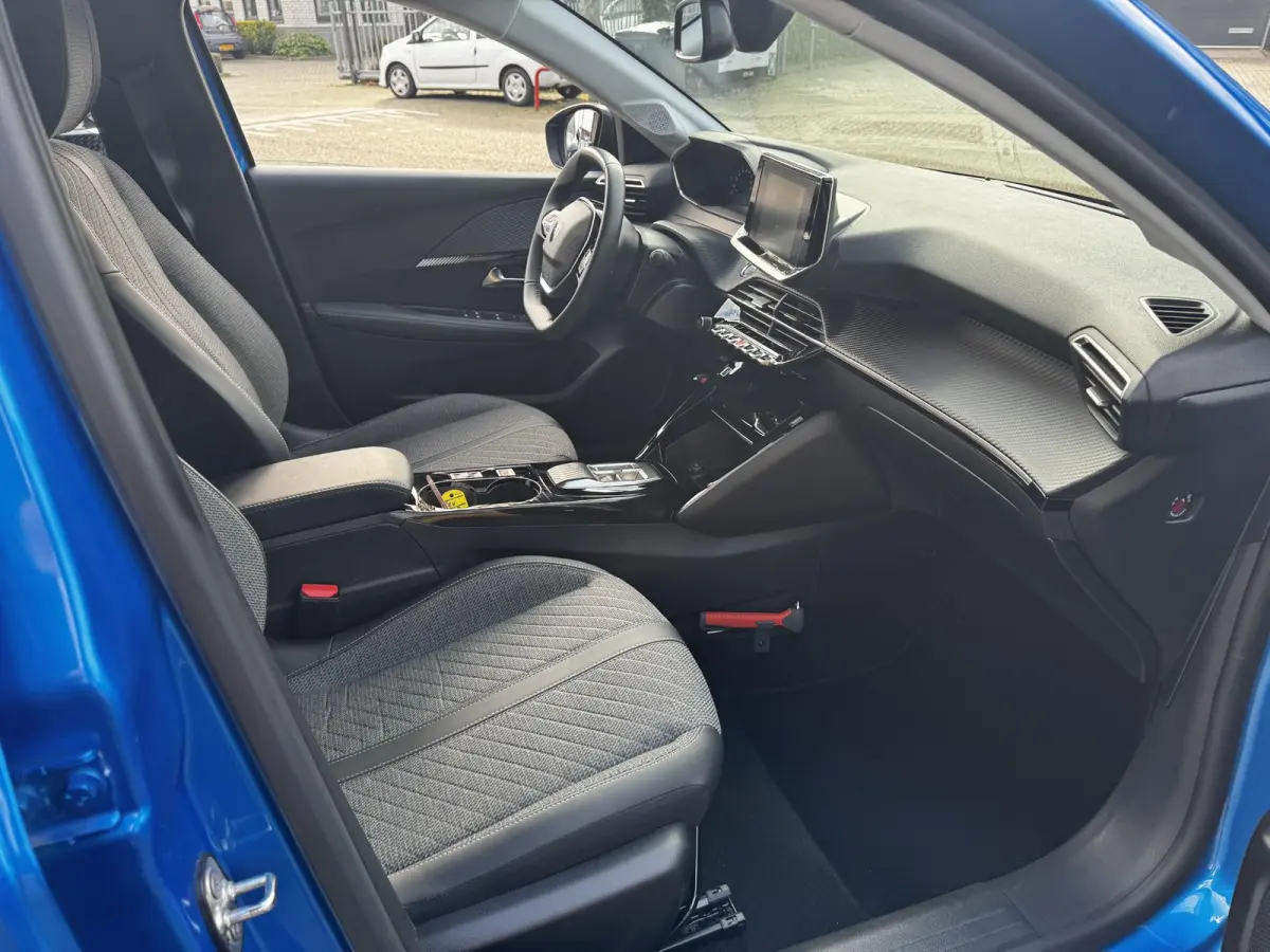 E-Style - STOELVERWARMING - APPLE CARPLAY/ANDROID AUTO - PARKEERSENSOREN