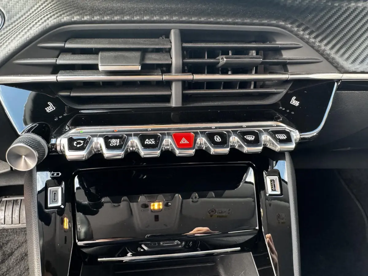 E-Style - STOELVERWARMING - APPLE CARPLAY/ANDROID AUTO - PARKEERSENSOREN