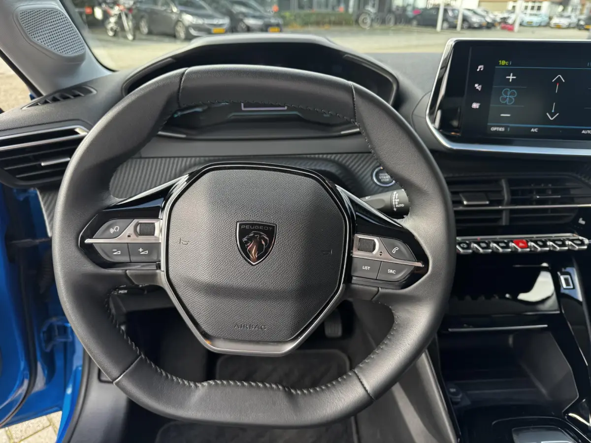 E-Style - STOELVERWARMING - APPLE CARPLAY/ANDROID AUTO - PARKEERSENSOREN