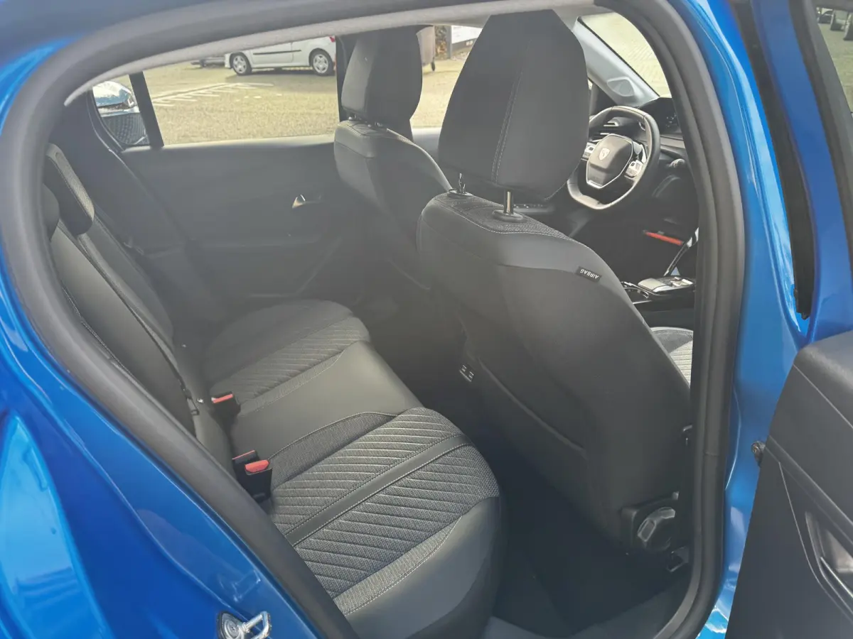 E-Style - STOELVERWARMING - APPLE CARPLAY/ANDROID AUTO - PARKEERSENSOREN