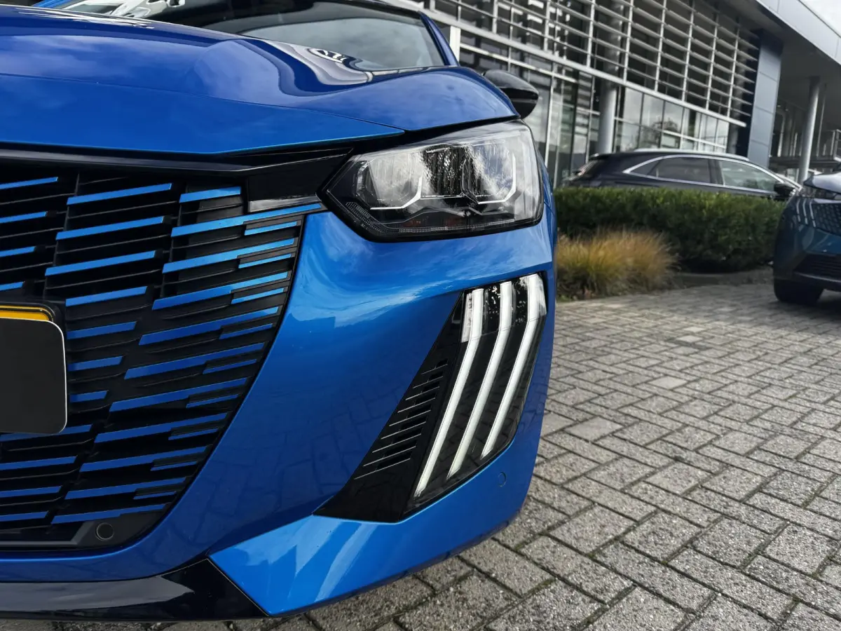 E-Style - STOELVERWARMING - APPLE CARPLAY/ANDROID AUTO - PARKEERSENSOREN