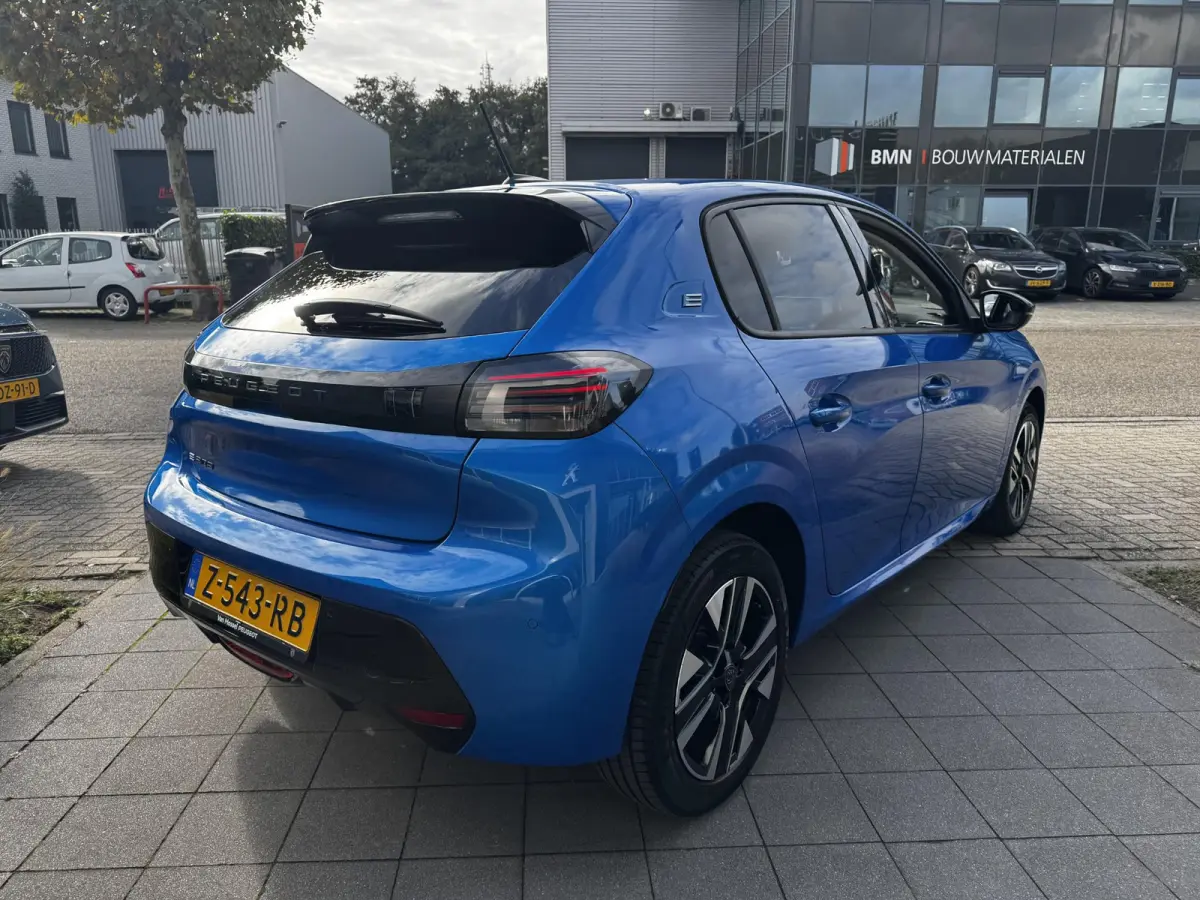 E-Style - STOELVERWARMING - APPLE CARPLAY/ANDROID AUTO - PARKEERSENSOREN