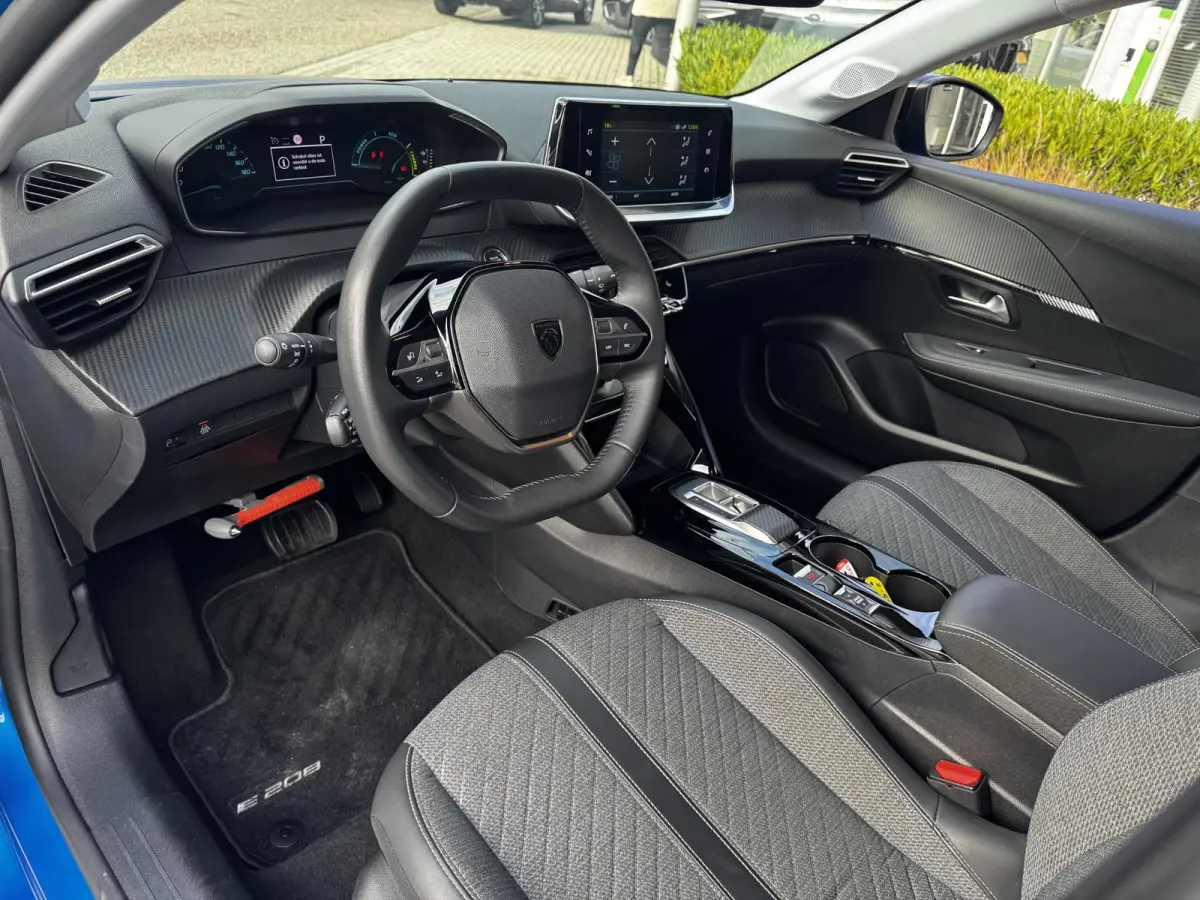 E-Style - STOELVERWARMING - APPLE CARPLAY/ANDROID AUTO - PARKEERSENSOREN