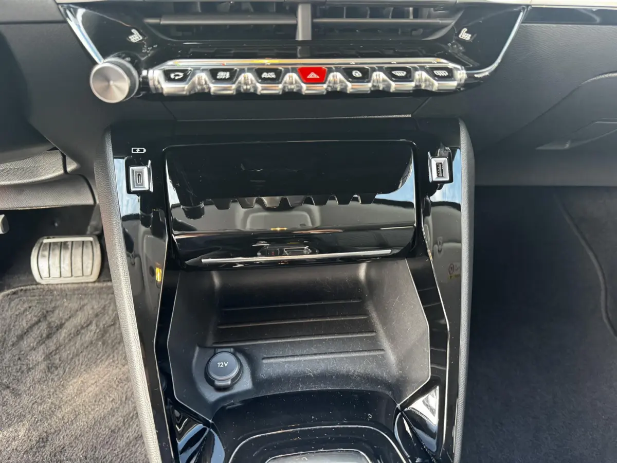 E-Style - STOELVERWARMING - APPLE CARPLAY/ANDROID AUTO - PARKEERSENSOREN