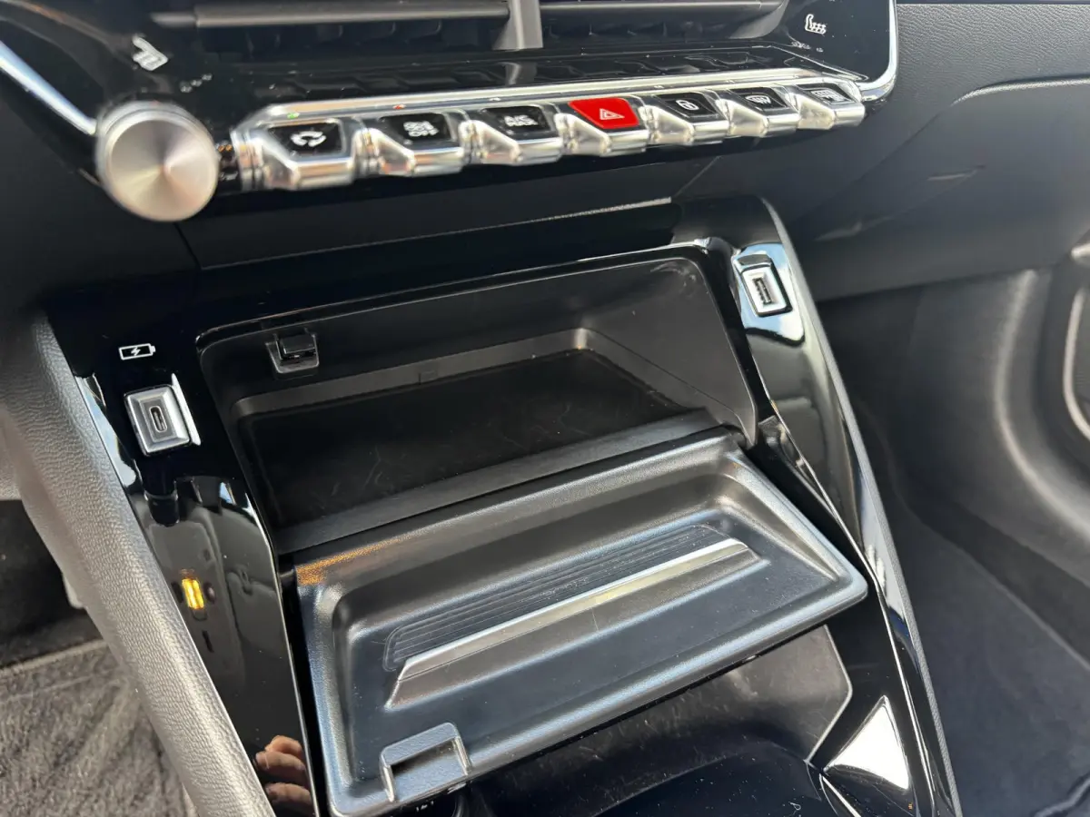 E-Style - STOELVERWARMING - APPLE CARPLAY/ANDROID AUTO - PARKEERSENSOREN