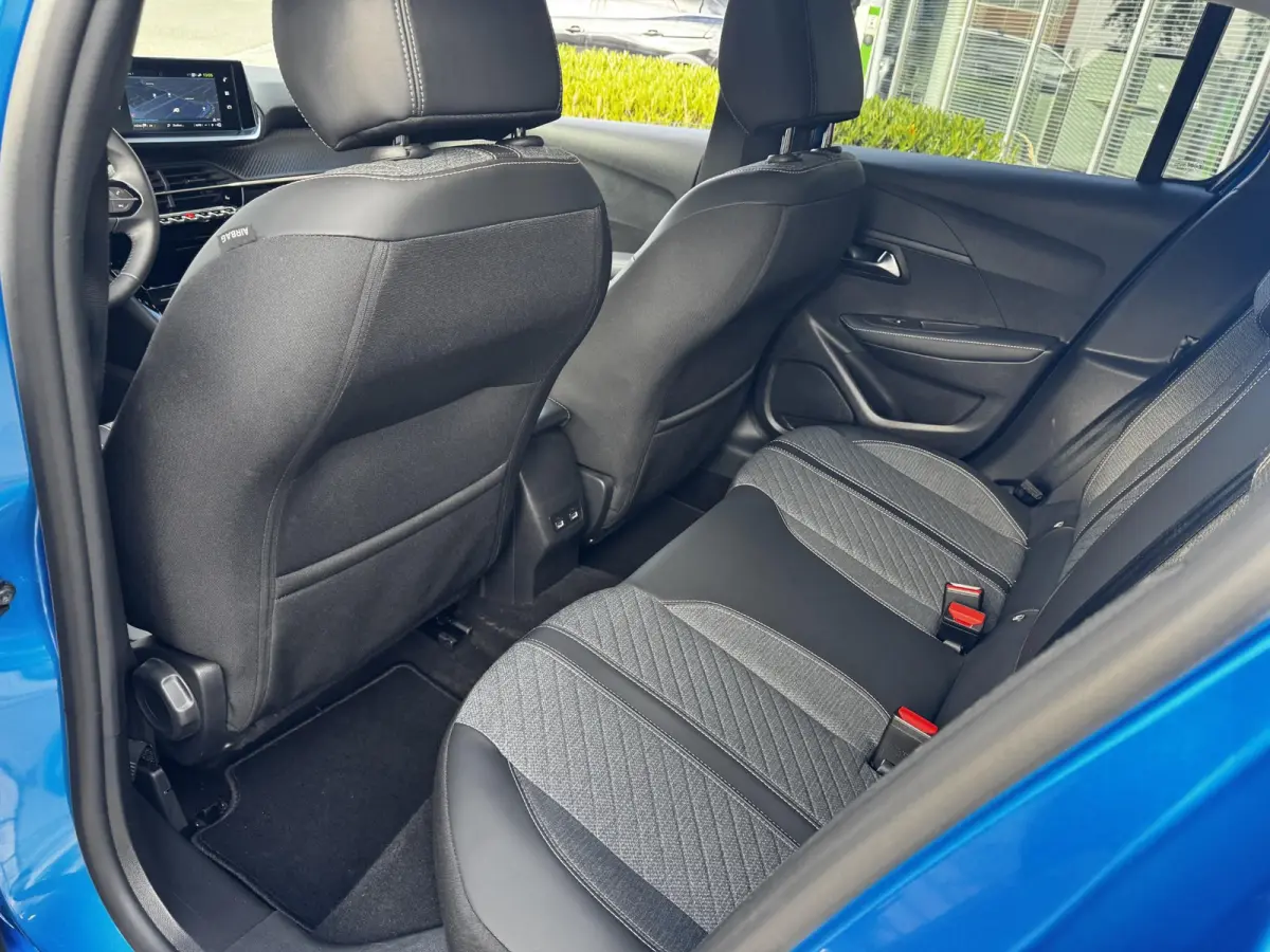 E-Style - STOELVERWARMING - APPLE CARPLAY/ANDROID AUTO - PARKEERSENSOREN