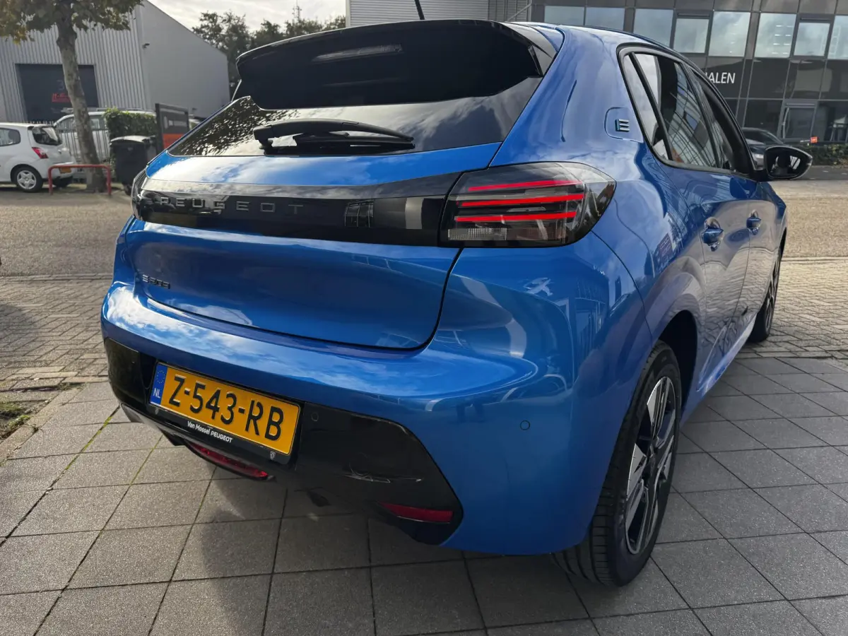 E-Style - STOELVERWARMING - APPLE CARPLAY/ANDROID AUTO - PARKEERSENSOREN
