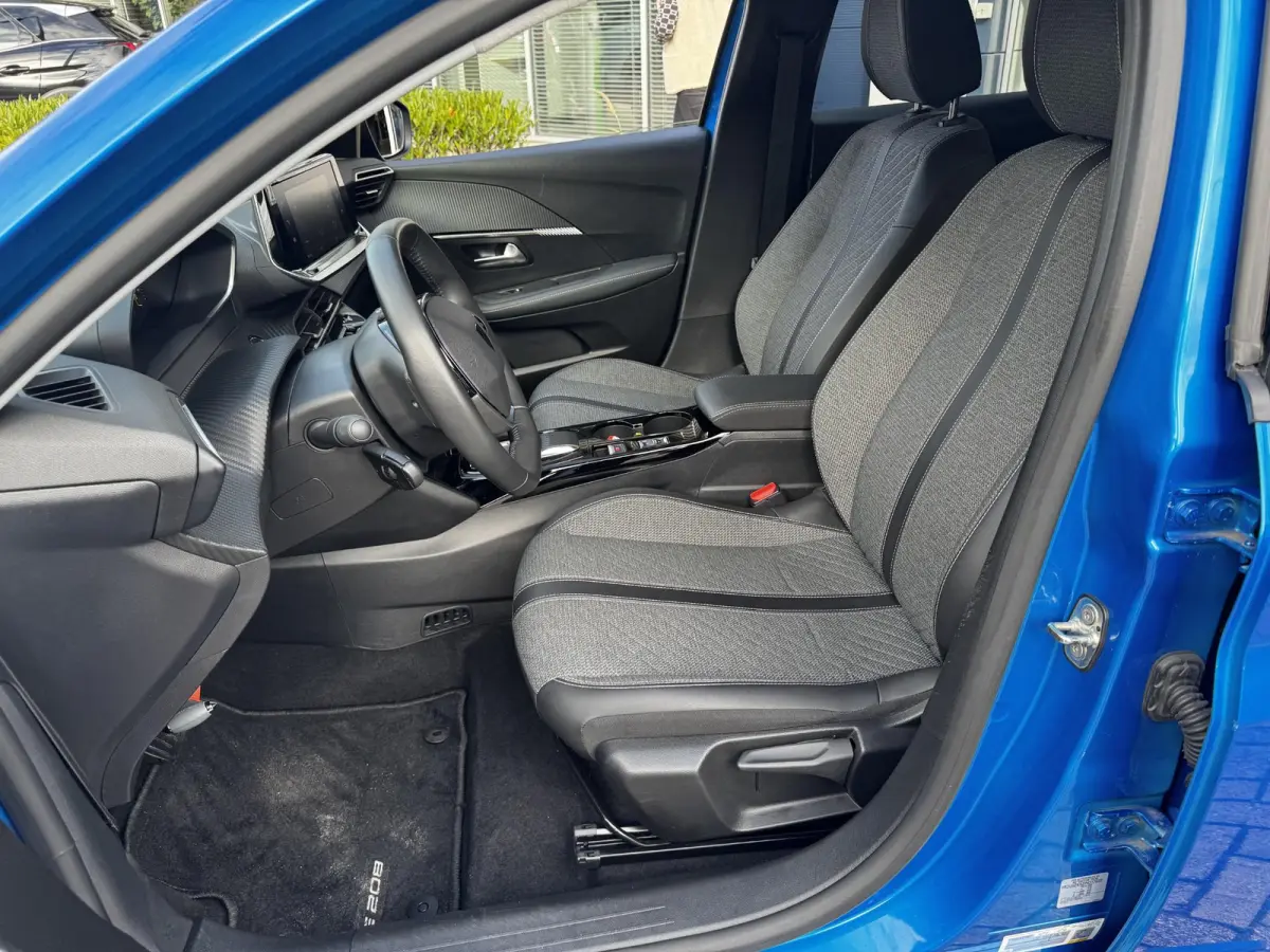 E-Style - STOELVERWARMING - APPLE CARPLAY/ANDROID AUTO - PARKEERSENSOREN