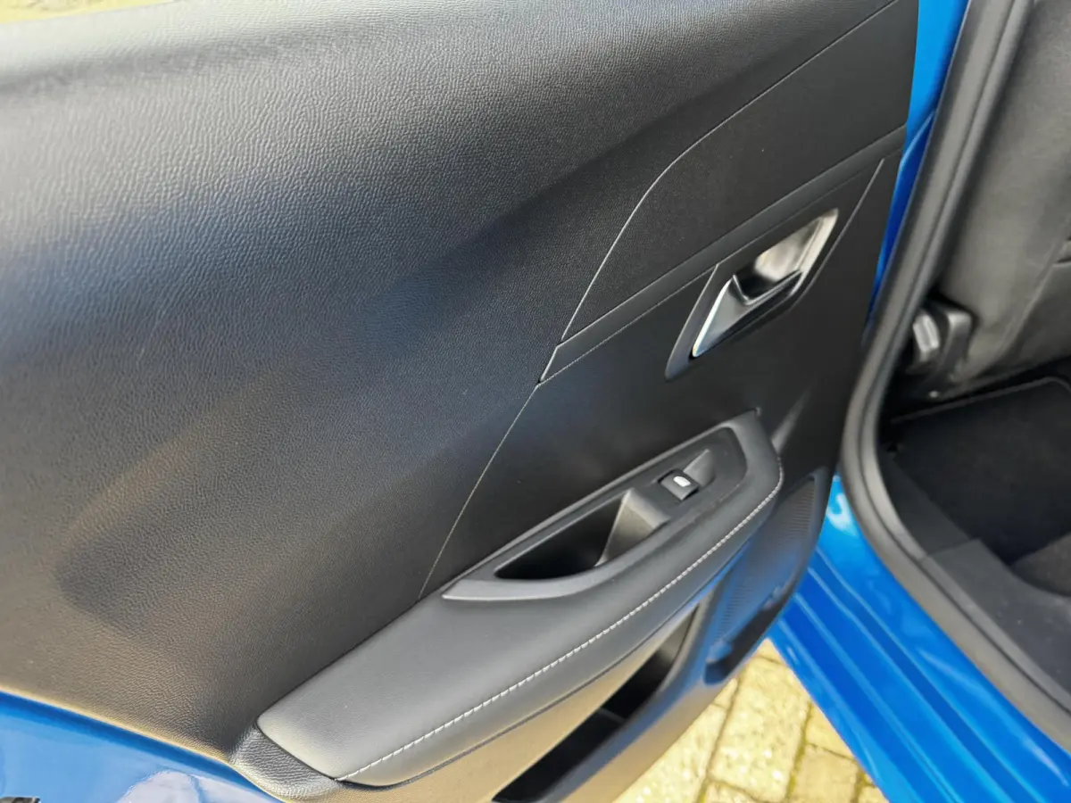 E-Style - STOELVERWARMING - APPLE CARPLAY/ANDROID AUTO - PARKEERSENSOREN
