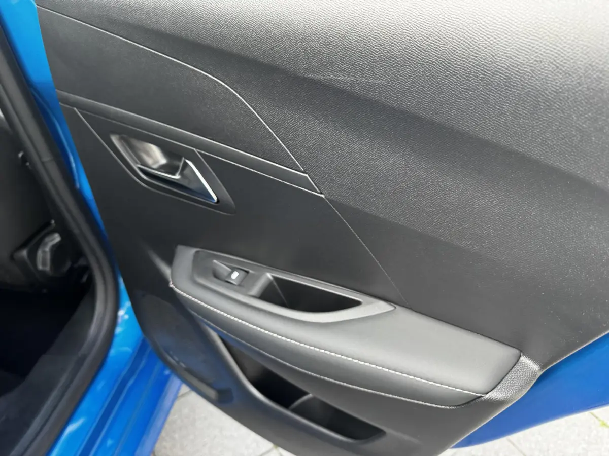 E-Style - STOELVERWARMING - APPLE CARPLAY/ANDROID AUTO - PARKEERSENSOREN