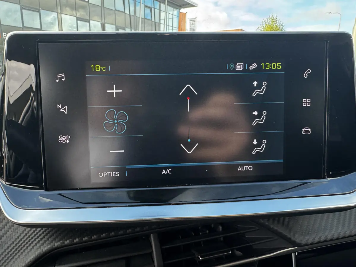 E-Style - STOELVERWARMING - APPLE CARPLAY/ANDROID AUTO - PARKEERSENSOREN
