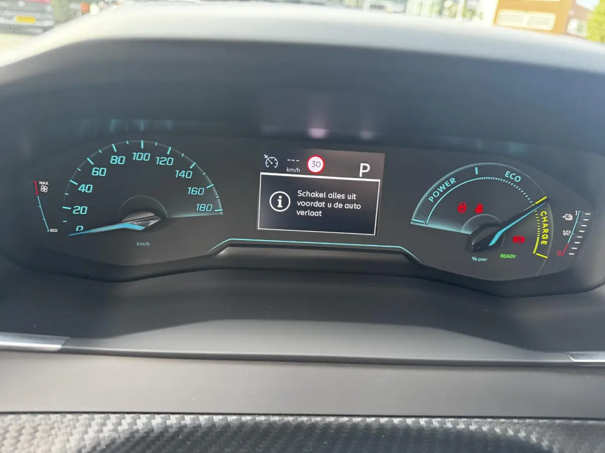 E-Style - STOELVERWARMING - APPLE CARPLAY/ANDROID AUTO - PARKEERSENSOREN