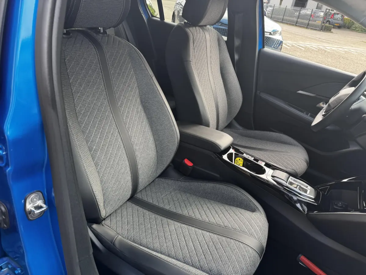 E-Style - STOELVERWARMING - APPLE CARPLAY/ANDROID AUTO - PARKEERSENSOREN