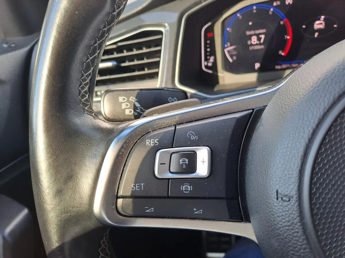 1.5 TSI Sport Business R | PANORAMA-SCHUIFDAK | CAMERA | NAVIGATIE | ZWART DAK