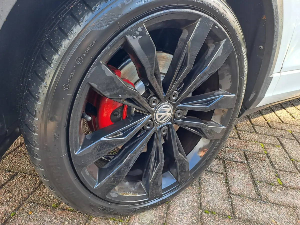 1.5 TSI Sport Business R | PANORAMA-SCHUIFDAK | CAMERA | NAVIGATIE | ZWART DAK