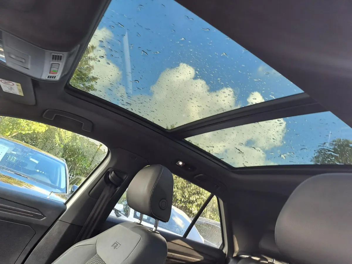 1.5 TSI Sport Business R | PANORAMA-SCHUIFDAK | CAMERA | NAVIGATIE | ZWART DAK