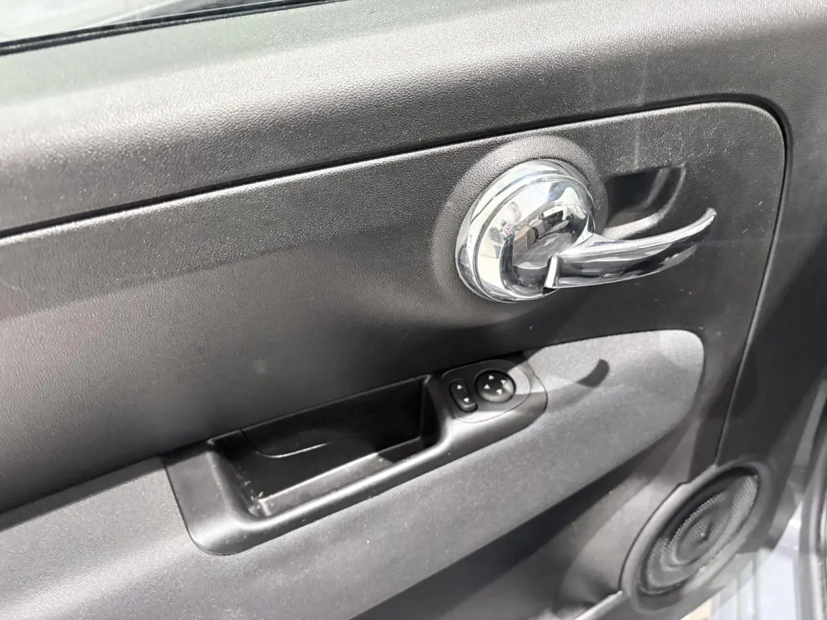 1.0 Hybrid Lounge