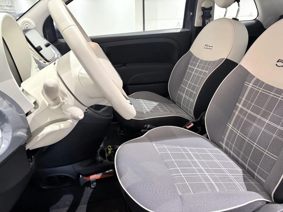 1.0 Hybrid Lounge