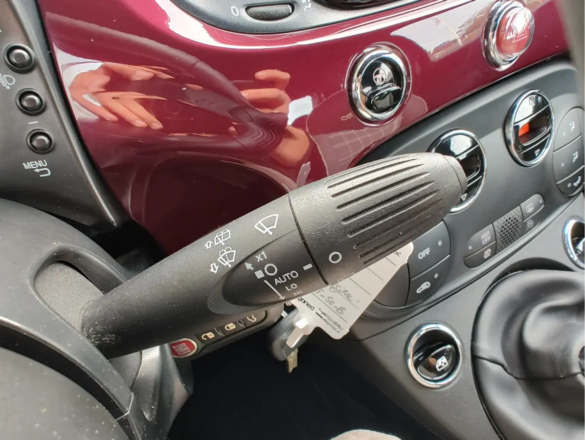 1.0 HYBRID LOUNGE Clima | Carplay/Android | Cruise Control