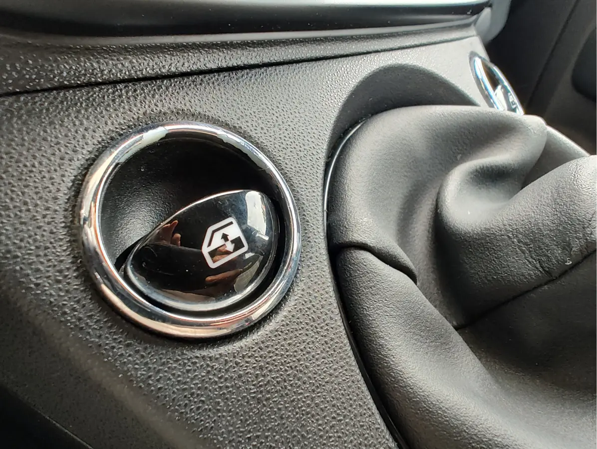 1.0 HYBRID LOUNGE Clima | Carplay/Android | Cruise Control