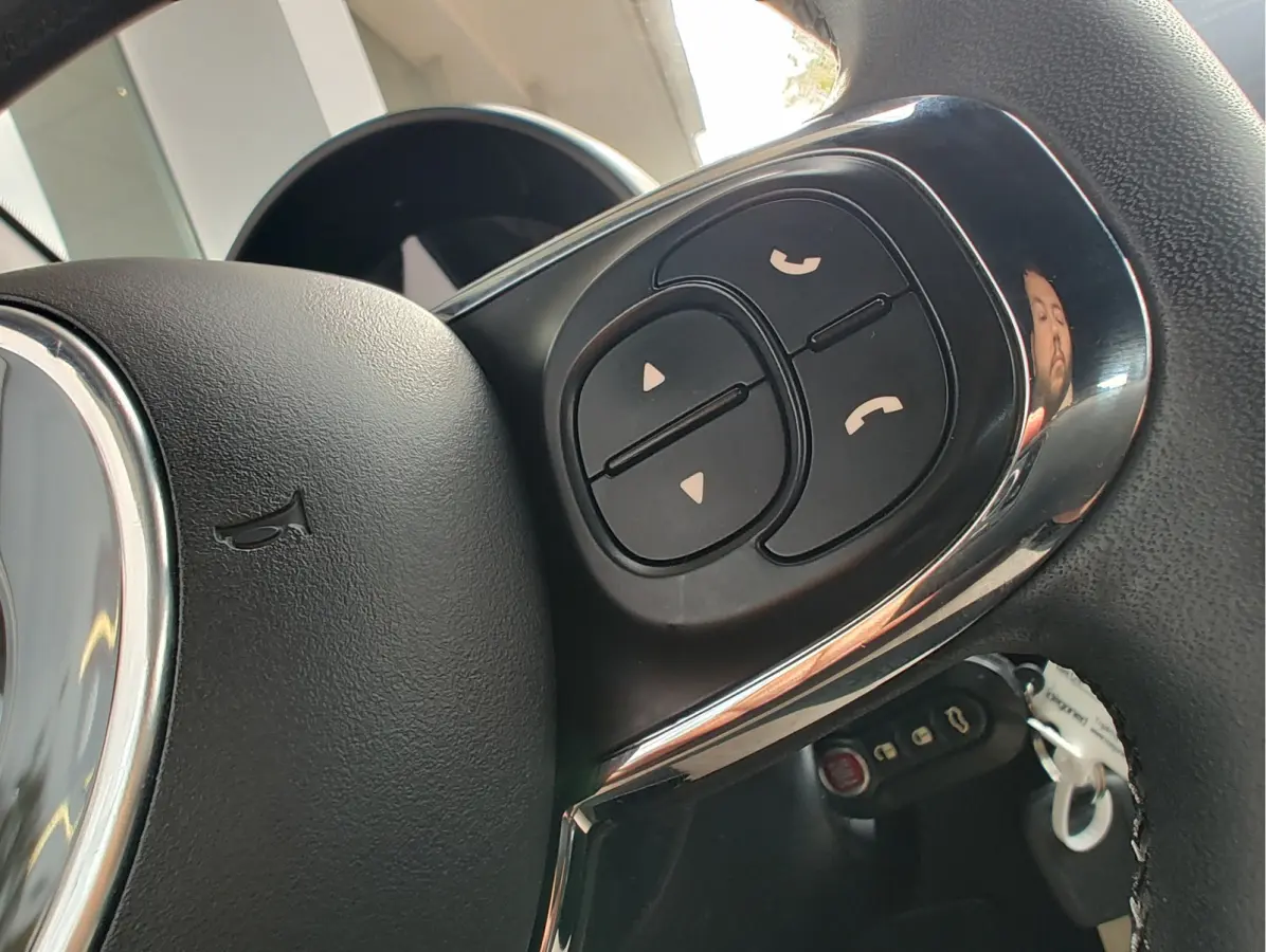 1.0 HYBRID LOUNGE Clima | Carplay/Android | Cruise Control