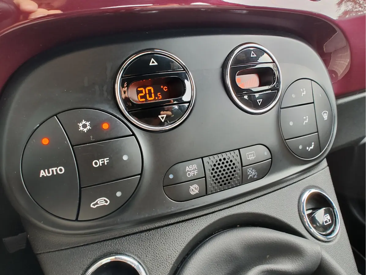 1.0 HYBRID LOUNGE Clima | Carplay/Android | Cruise Control