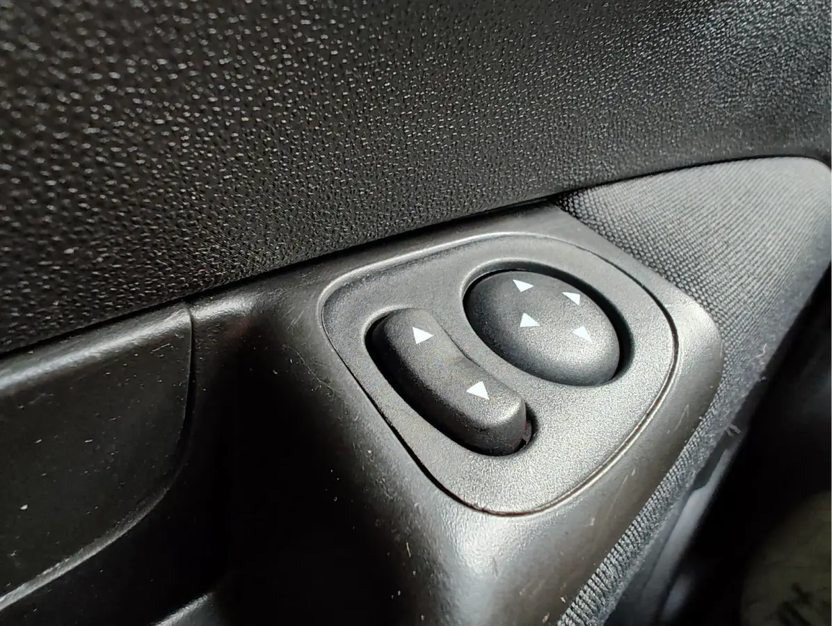 1.0 HYBRID LOUNGE Clima | Carplay/Android | Cruise Control