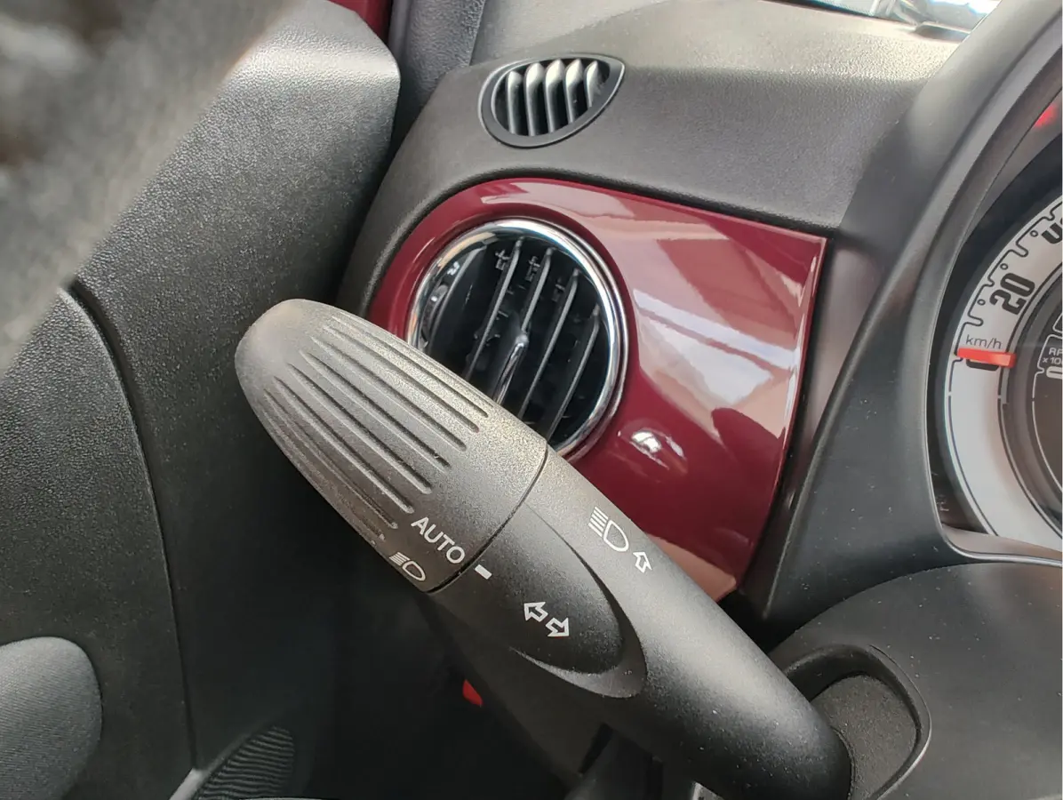 1.0 HYBRID LOUNGE Clima | Carplay/Android | Cruise Control