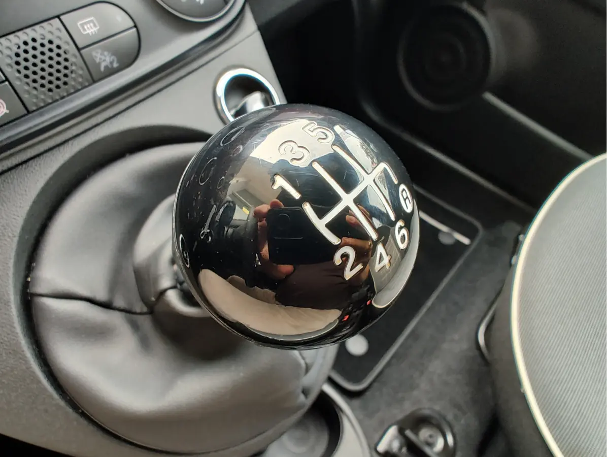 1.0 HYBRID LOUNGE Clima | Carplay/Android | Cruise Control